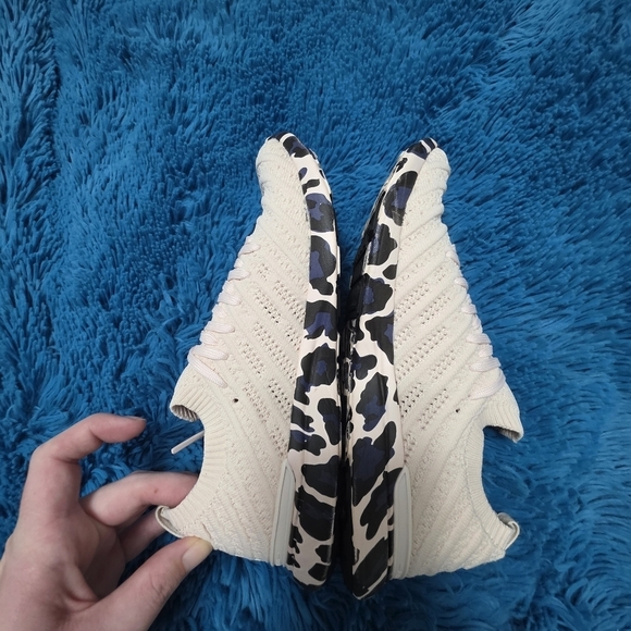 APL Techloom Wave Women's Athletic Shoes Size 7 Light Pink And BL/Navy Leopard - Picture 4 of 10